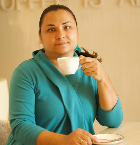 Камила Тонконогова в мягкой атмосфере